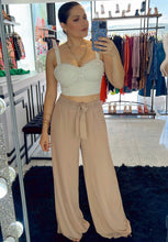 Pantalón beige. Para de elefante. Plazo beige